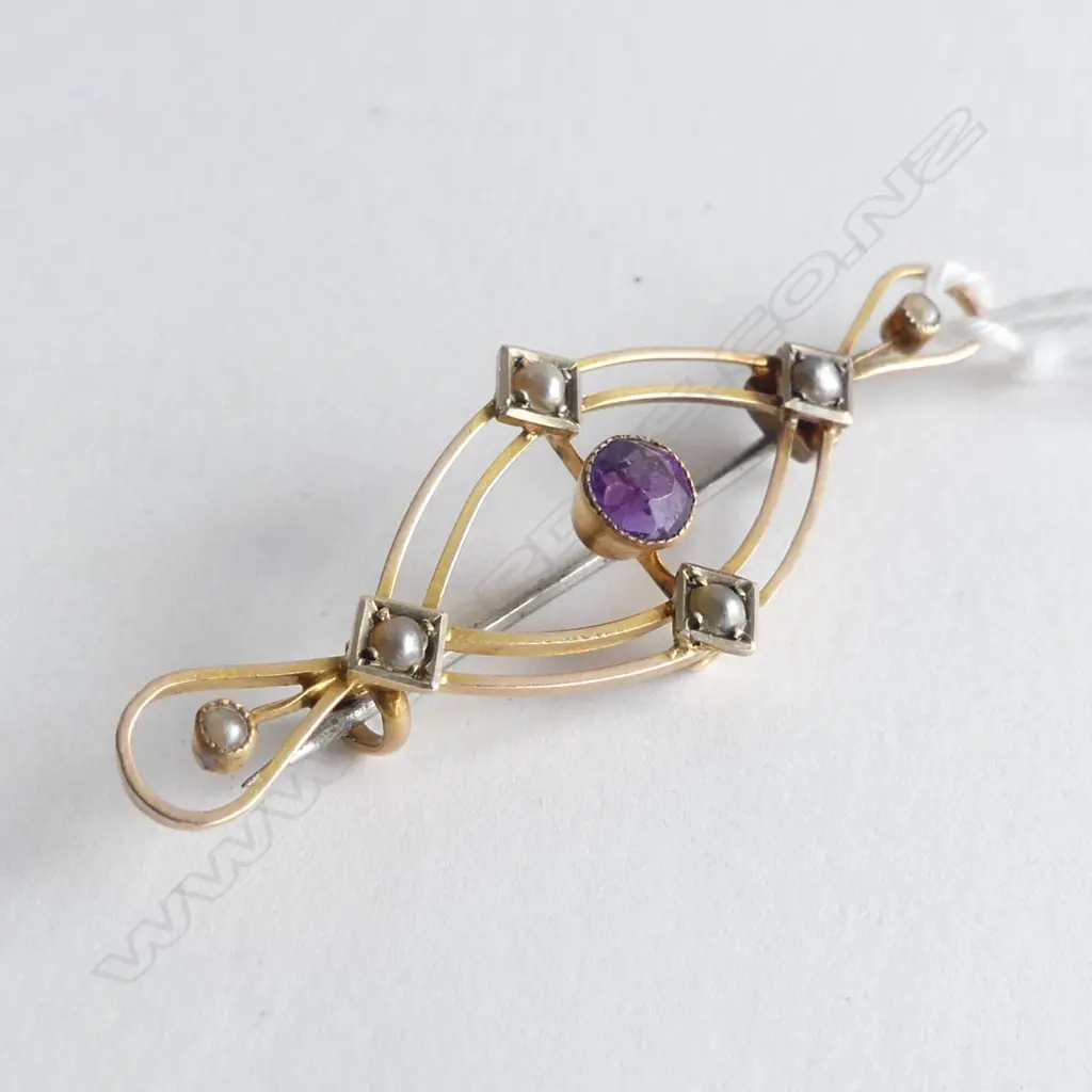 9CT PURPLE AMETHYST & SEED PEARL BROOCH 2 GRAMS Image 1++