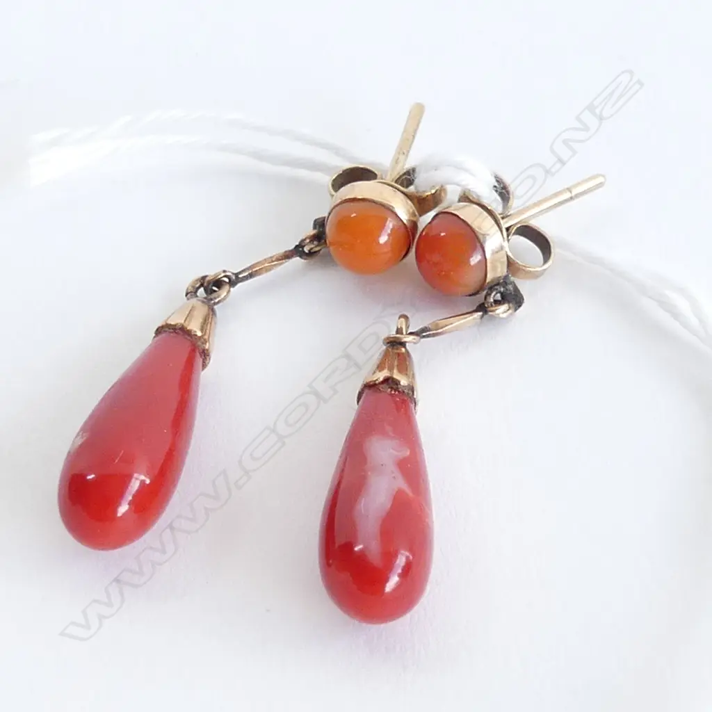 9CT GOLD & CORAL DROP EARRINGS Image 1++