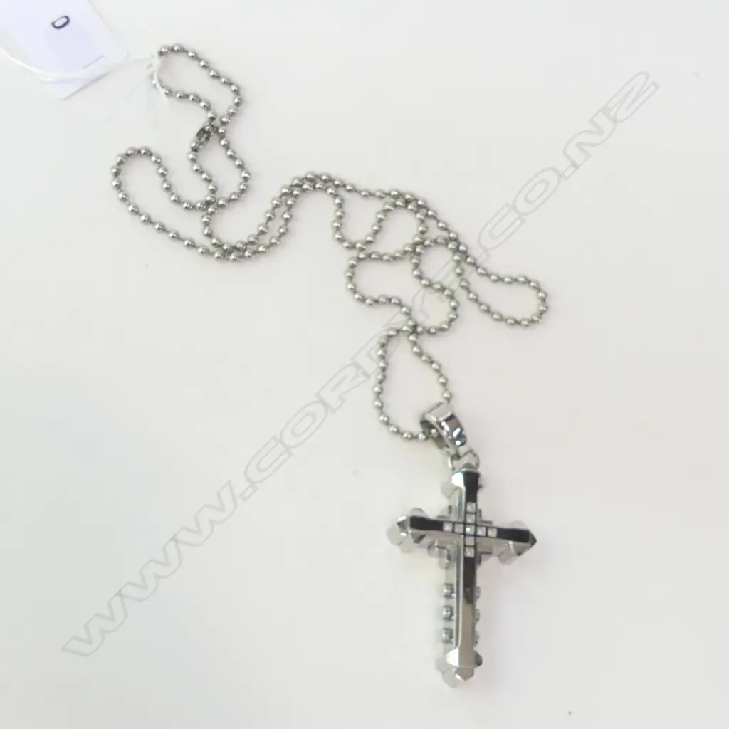 STAINLESS STEEL CROSS w. 9 DIAMONDS w. VALUATION #RTV# Image 1++