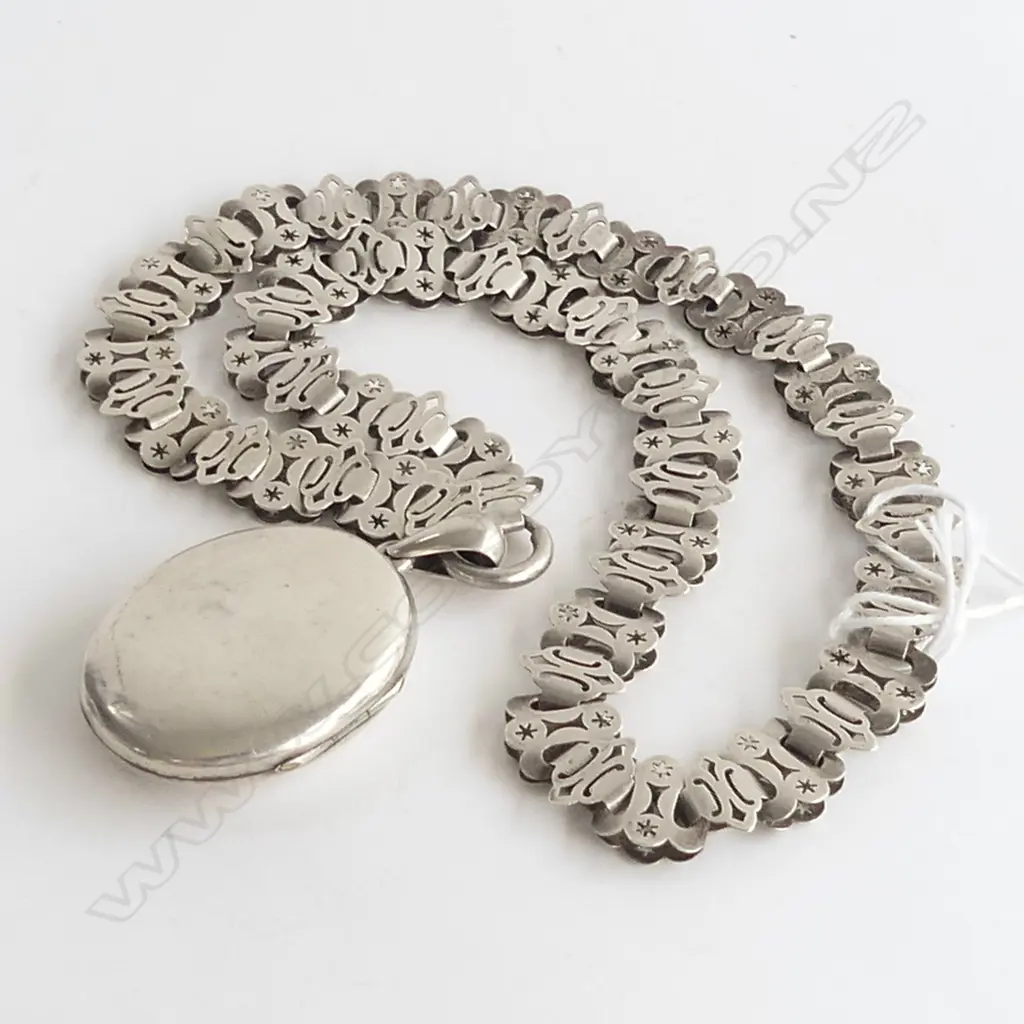 STERLING SILVER LOCKET + CHAIN Image 1++