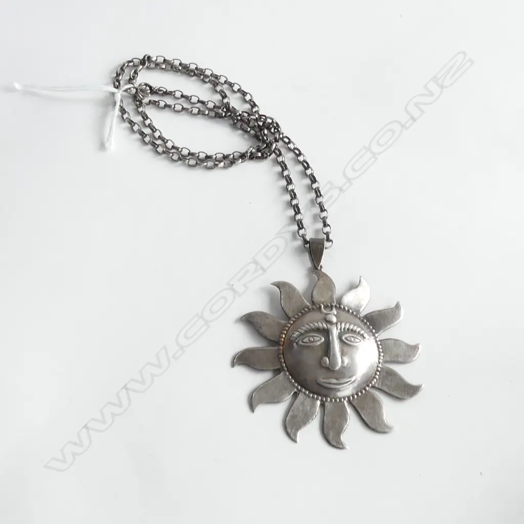LGE VINTAGE SILVER SUN GOD MASK PENDANT ON SILVER CHAIN Image 1++