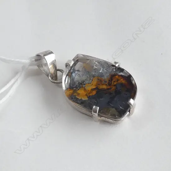 INCLUDED QUARTZ SILVER MOUNTED PENDANT