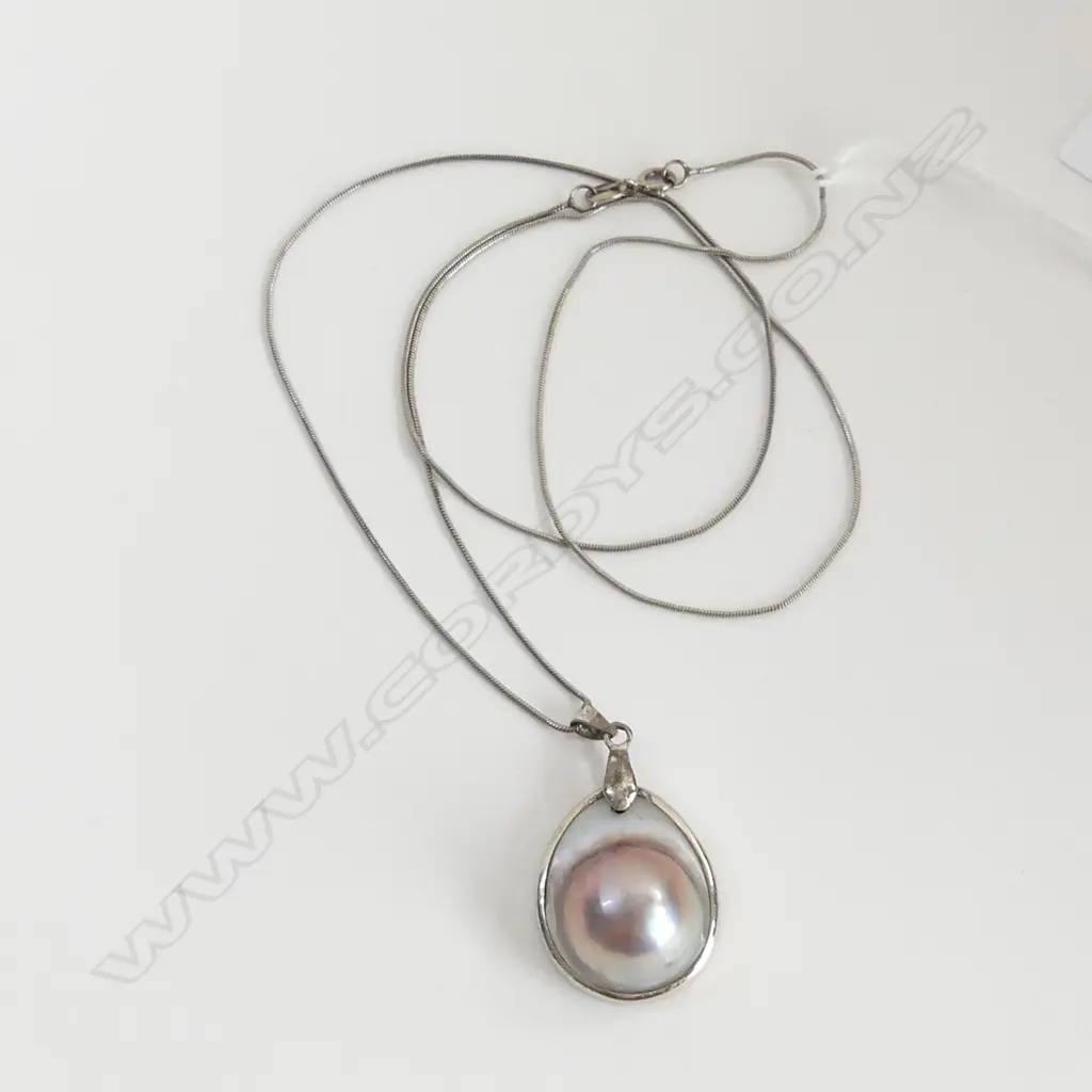 MABE PEARL & STG SILVER RIMMED PENDANT & CHAIN Image 1++