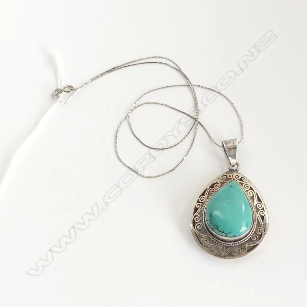 TURQUOISE & 925 SILVER PENDANT & CHAIN Image 1++
