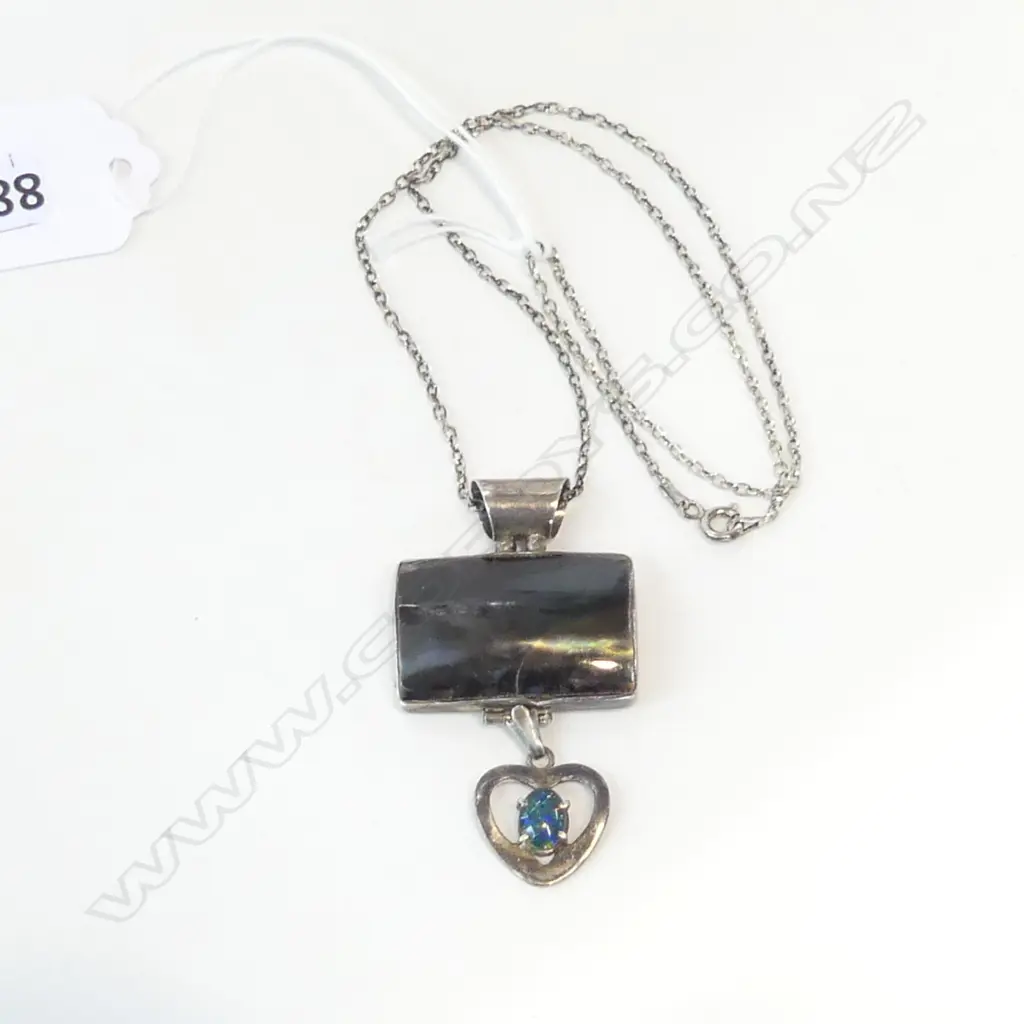 LG STGE SILVER PENDANT WITH OPAL & SHELL(?)  CHAIN Image 1++