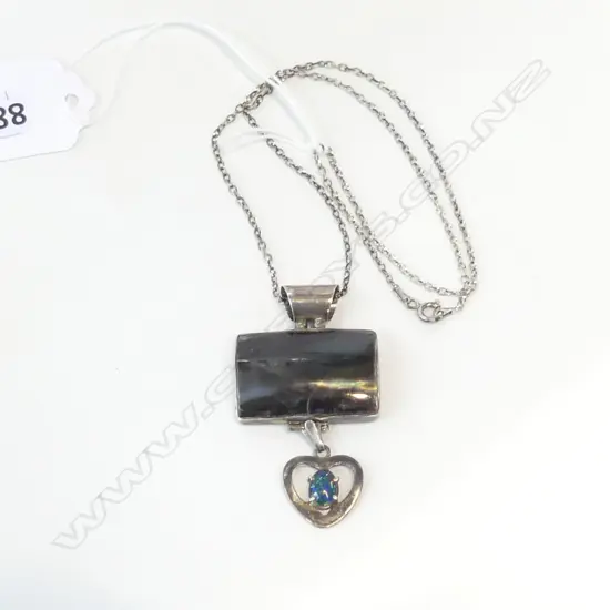 LG STGE SILVER PENDANT WITH OPAL & SHELL(?)  CHAIN