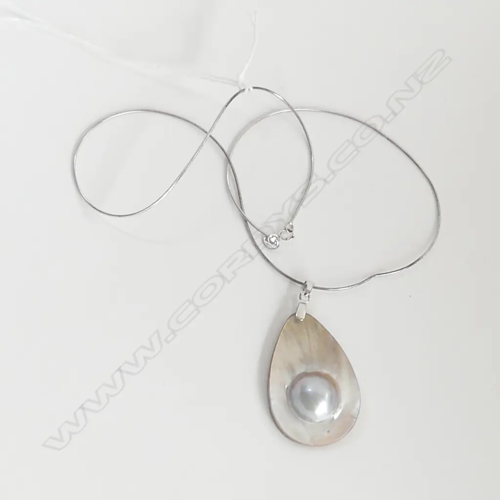 MABE PEARL PENDANT & 925 SILVER CHAIN Image 1++