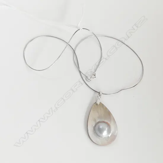 MABE PEARL PENDANT & 925 SILVER CHAIN