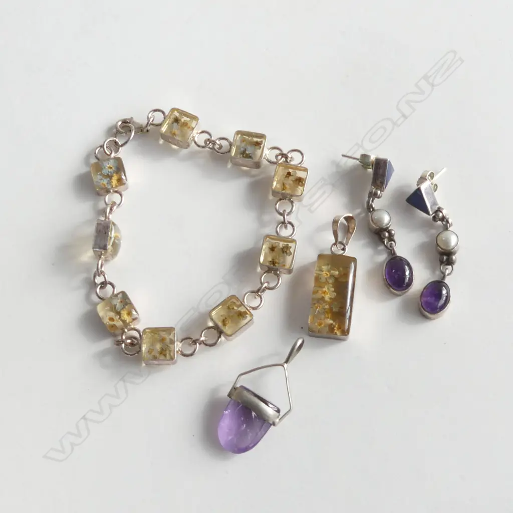 SILVER & ACRYLIC BRACELET & PENDANT + PR GEM SET EARRINGS & AMETHYST PENDANT Image 1++