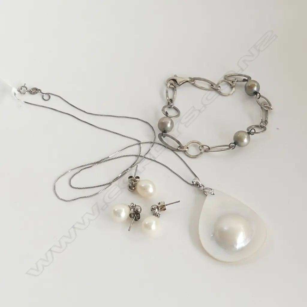 MABE PEARL PENDANT & 925 SILVER CHAIN ETC Image 1++