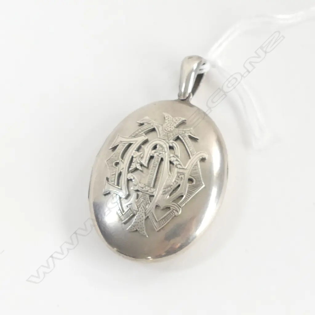 VICTORIAN SILVER HINGED MAYORAL TYPE LOCKET  ORIG LEATHER BOX Image 1++