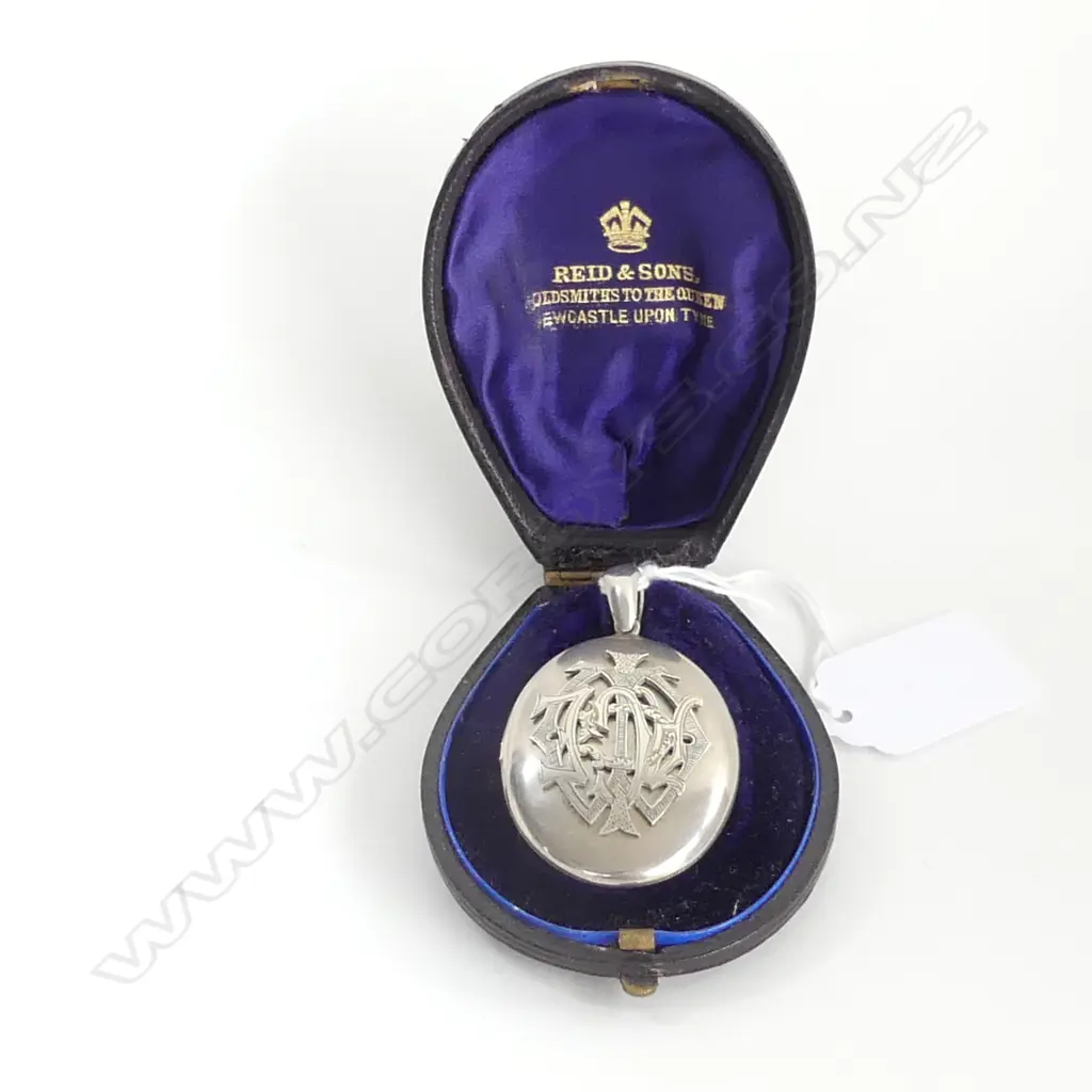 VICTORIAN SILVER HINGED MAYORAL TYPE LOCKET  ORIG LEATHER BOX Image 1++