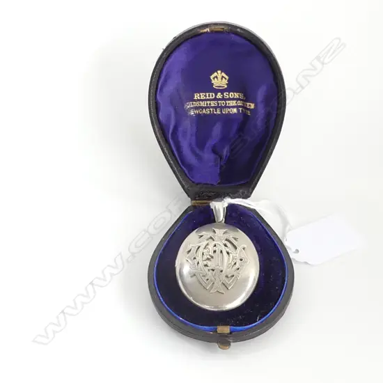 VICTORIAN SILVER HINGED MAYORAL TYPE LOCKET  ORIG LEATHER BOX