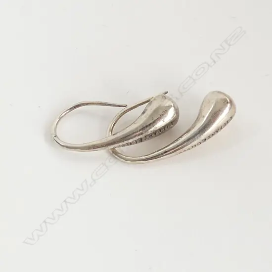 TIFFANY & CO 925 SILVER TEARDROP EARRINGS