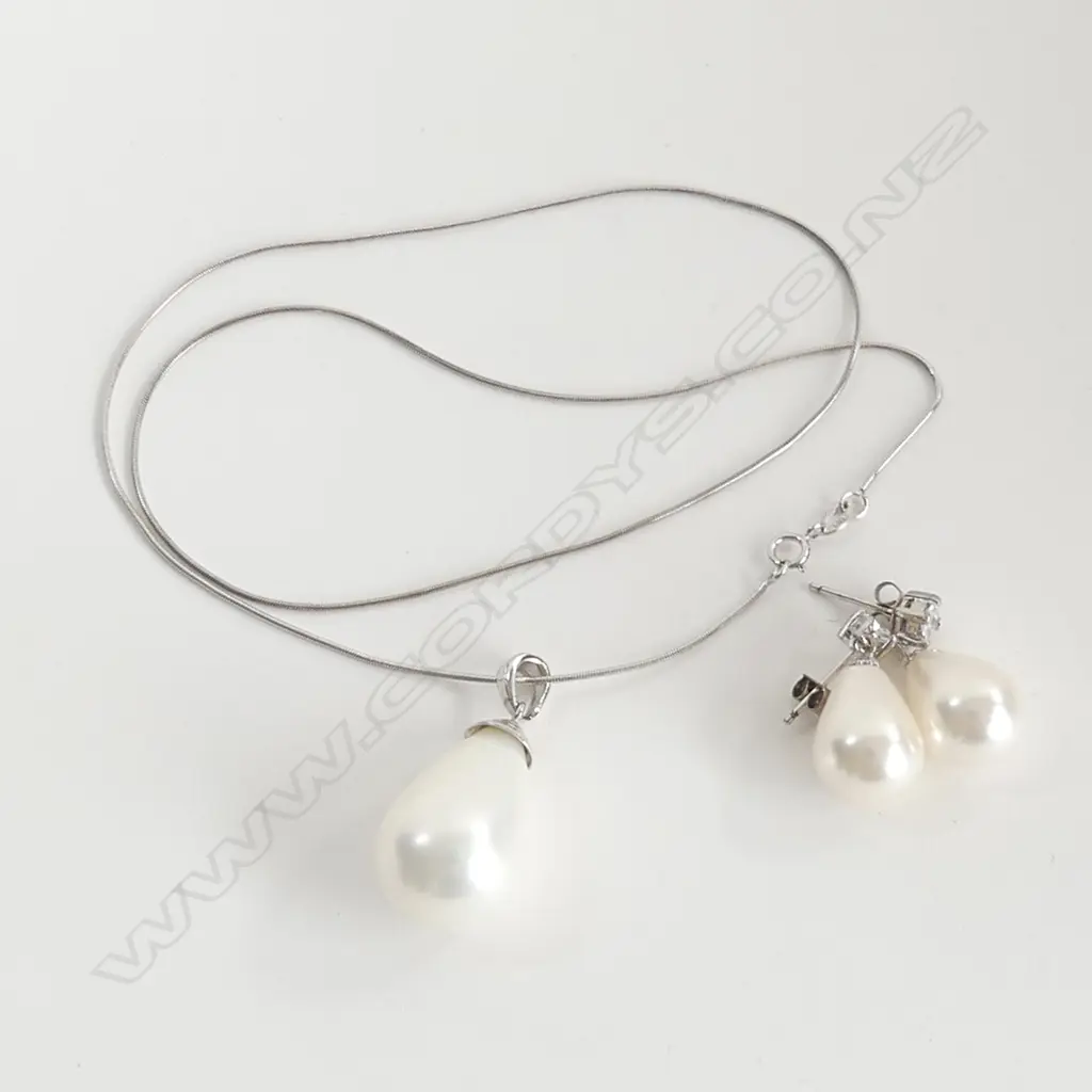 FAUX PEARL PENDANT & 925 SILVER CHAIN & PR FAUX PEARL & DIAMANTE DROP EARRINGS Image 1++
