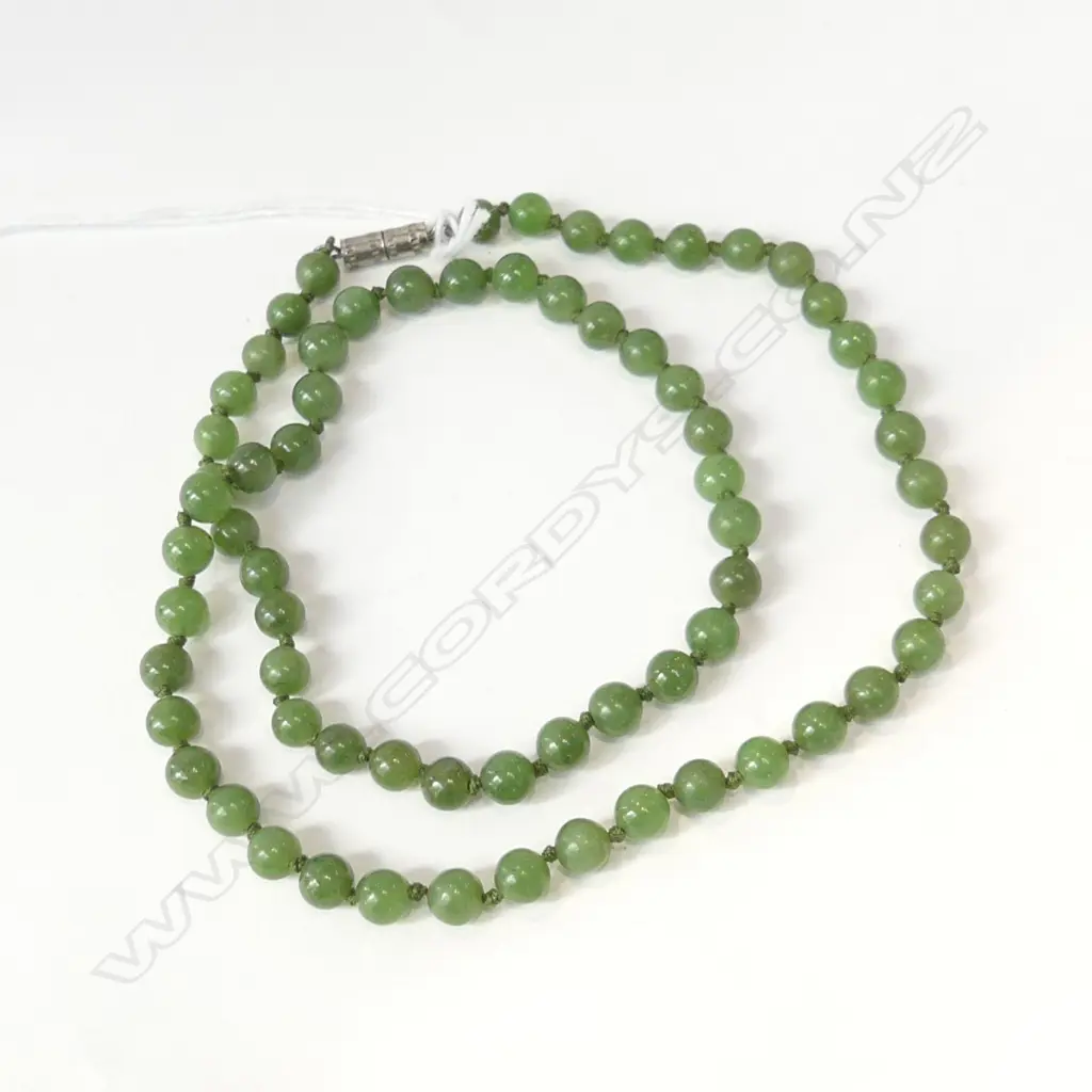 GREENSTONE BEAD NECKLACE Image 1++