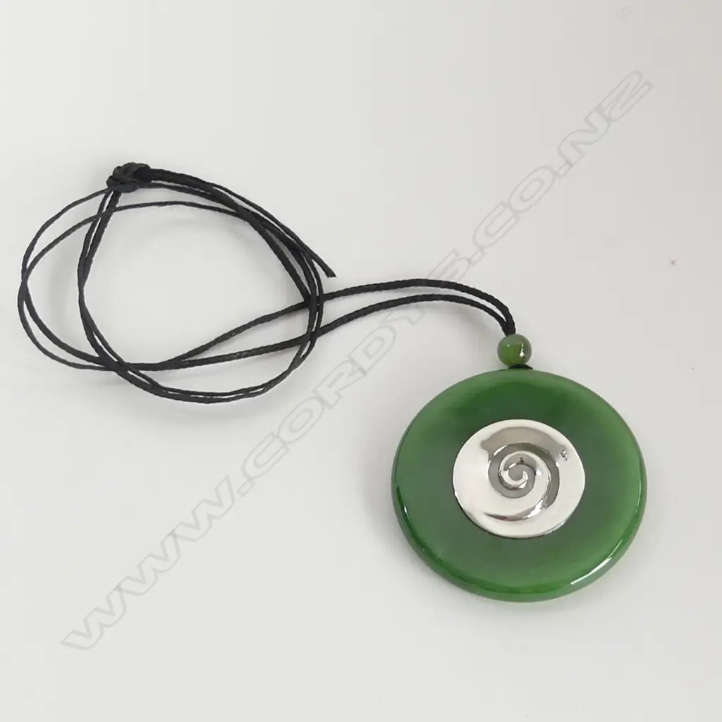 GREENSTONE AND 925 SILVER KORA DISC PENDANT Image 1++