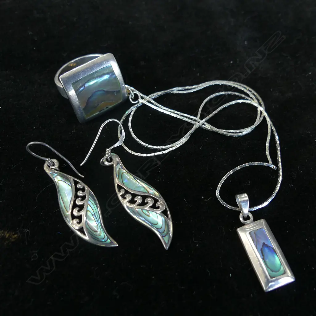 STG SILVER & PAUA SHELL RING, PENDANT & CHAIN & PR DROP EARRINGS Image 1++