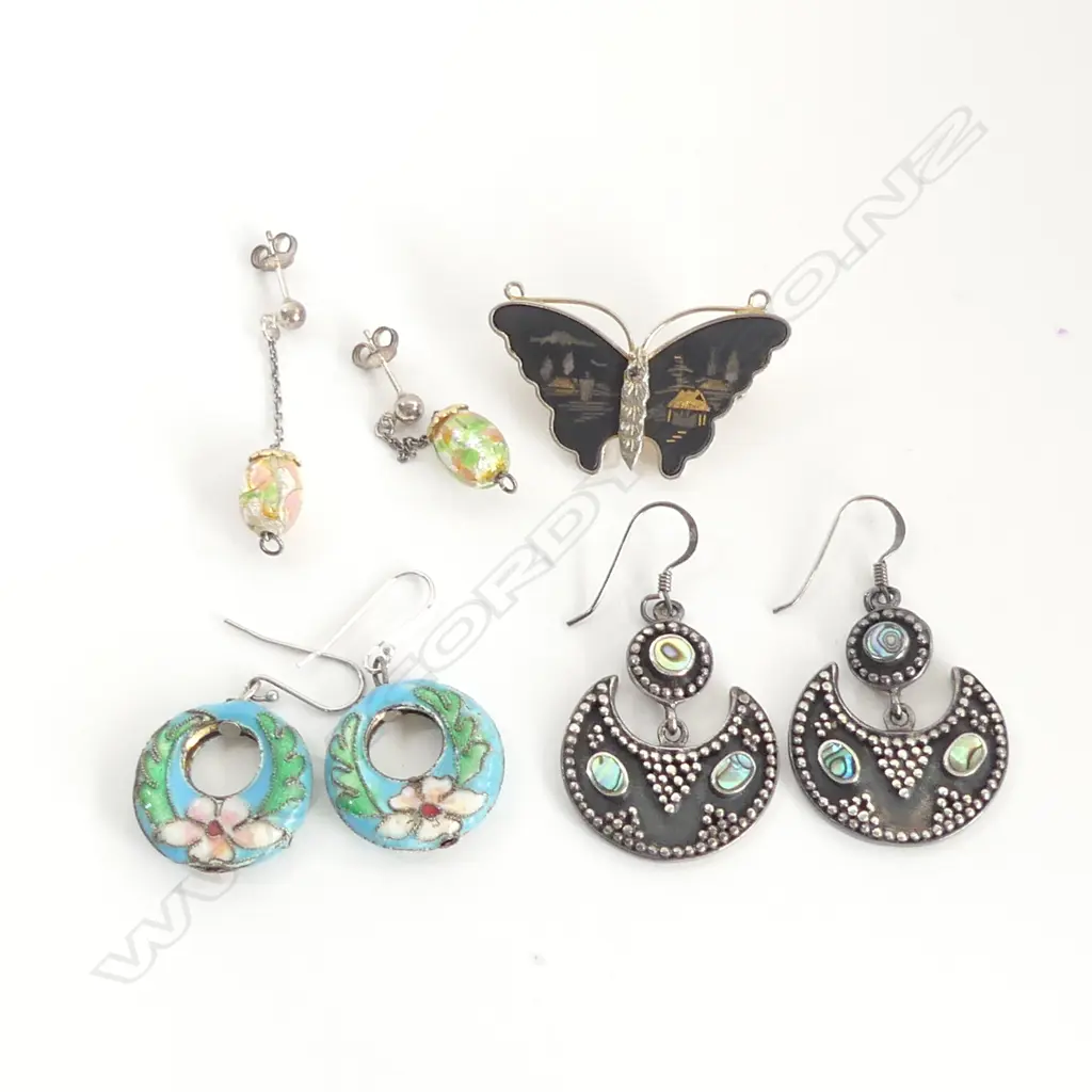 3 PAIRS OF EARRINGS (1 PAIR SILVER) BUTTERFLY DAMASCENE BROOCH Image 1++