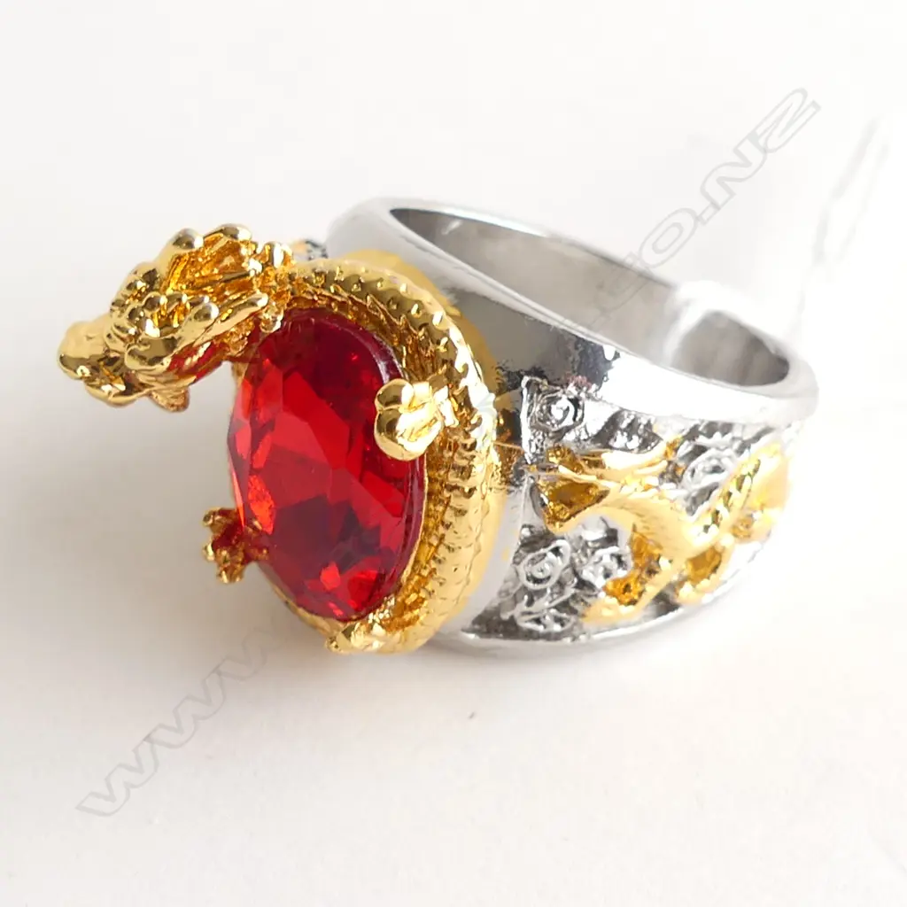 DRAMATIC FAUX GEMSTONE DRAGON RING Image 1++