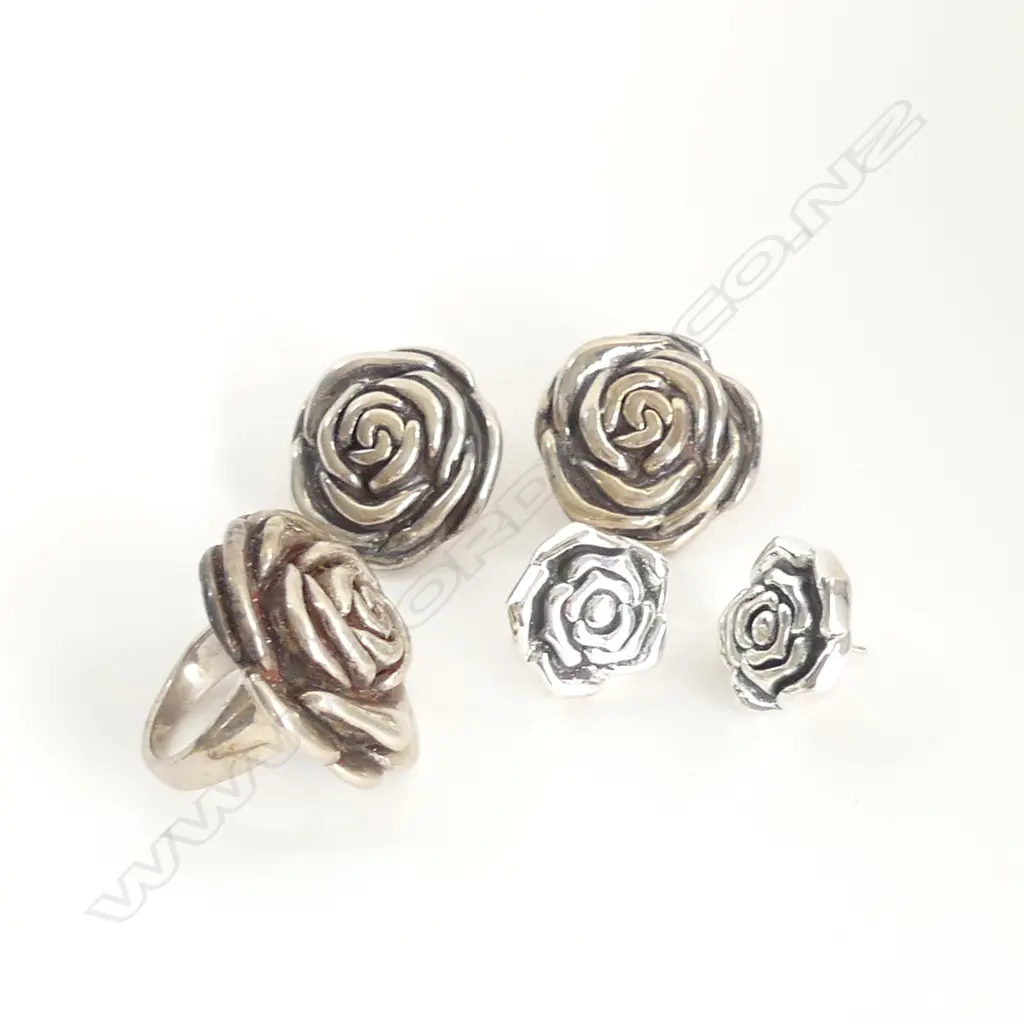 925 SILVER LG FLOWER RING & 2 PR MATCHING STUD EARRINGS - 1 SM & LG PR 36.8GMS Image 1++