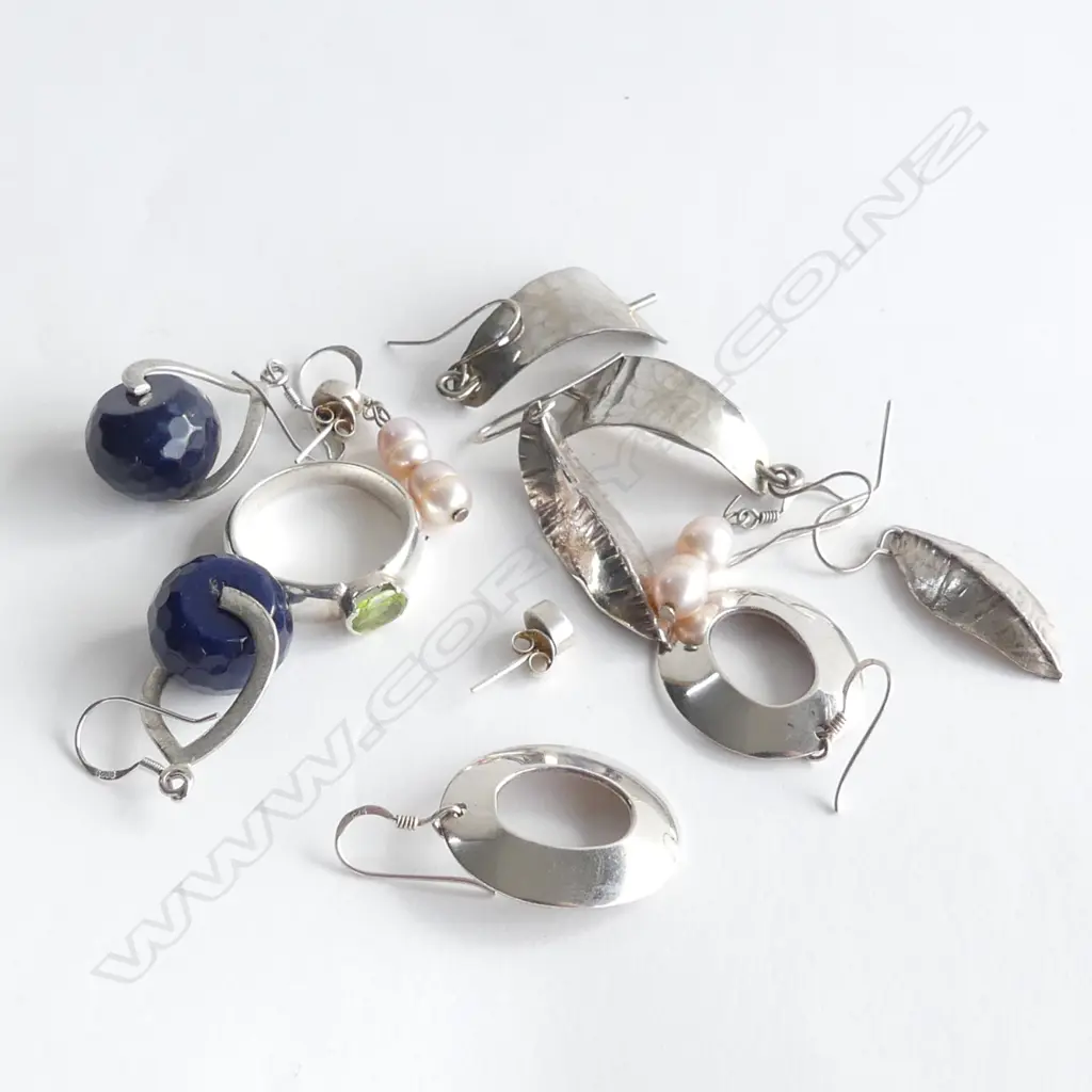 6 PRS EARRINGS; SILVER / SILVER METAL / LAPIS / PEARL ETC + 925 RING Image 1++