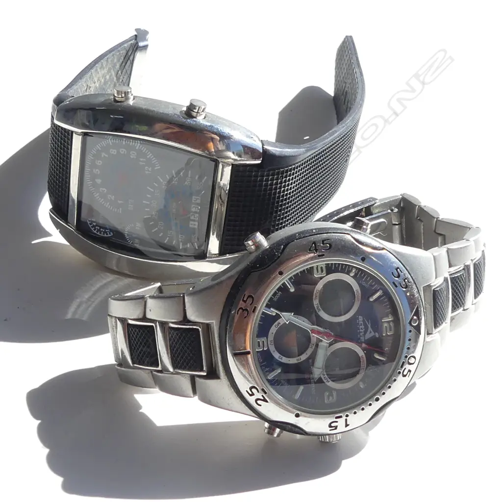 2 MENS WATCHES - NOT WORKING Image 1++
