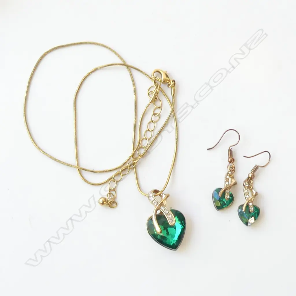 3 PC GOLD TONE NECKLACE & EARRING SET Image 1++