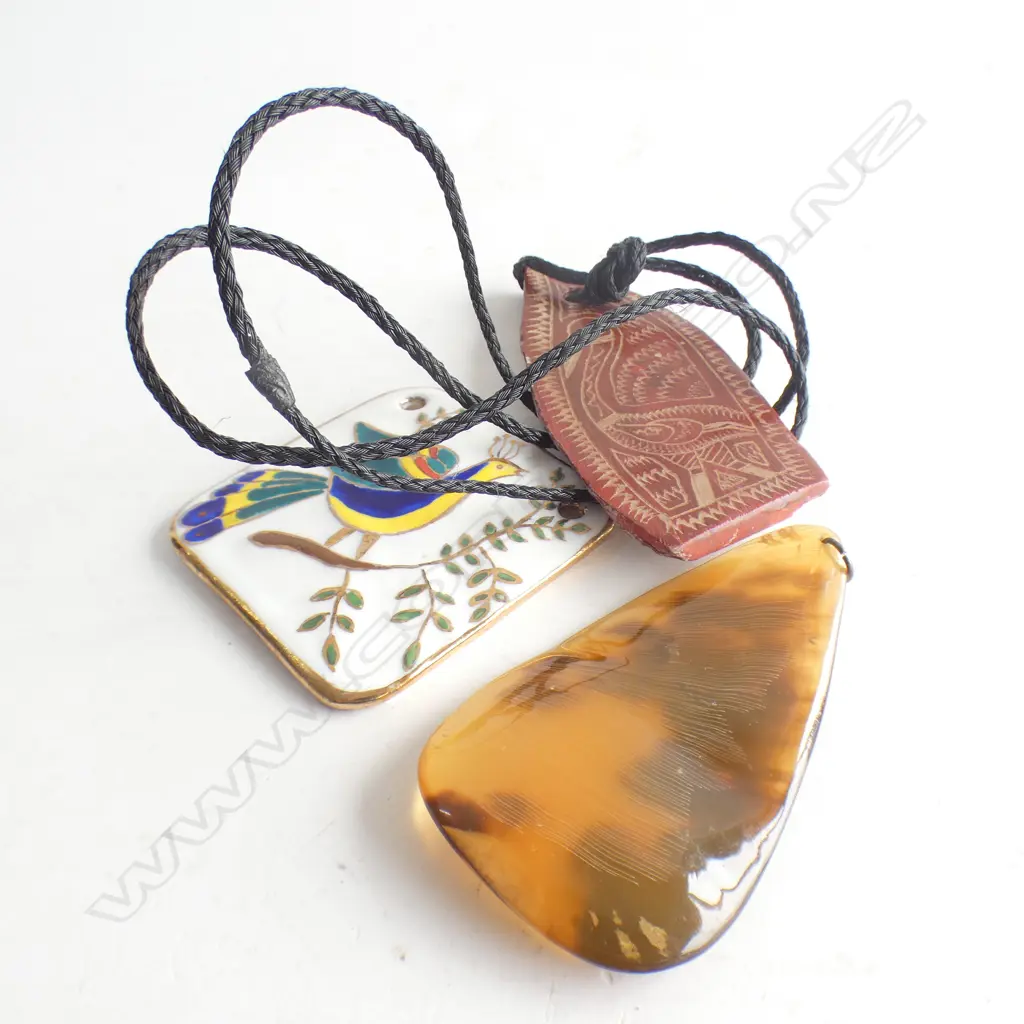 3 ASST LG PENDANTS; PORECLAIN WITH BIRD / FAUX TOROISESHELL ETC.. Image 1++