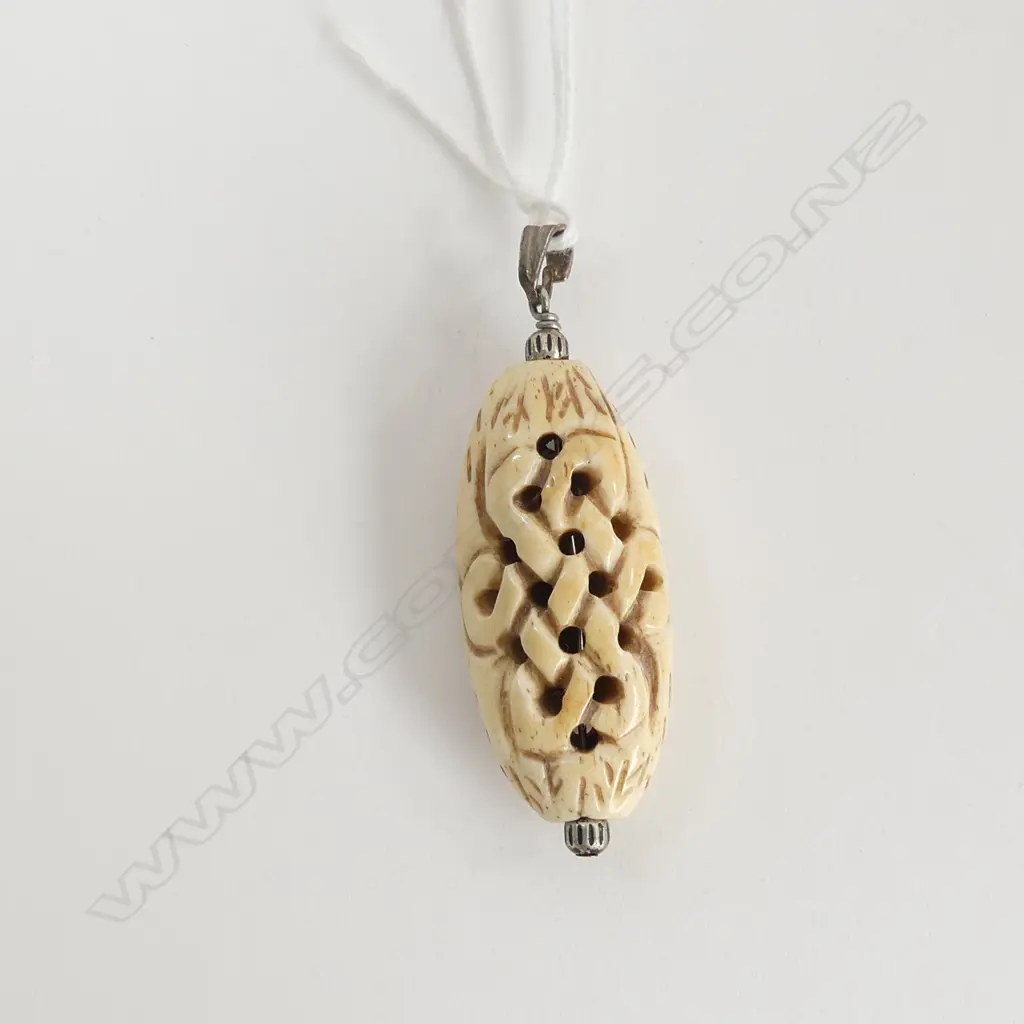 PIERCED BONE & CARVED BONE CELTIC KNOT PENDANT Image 1++