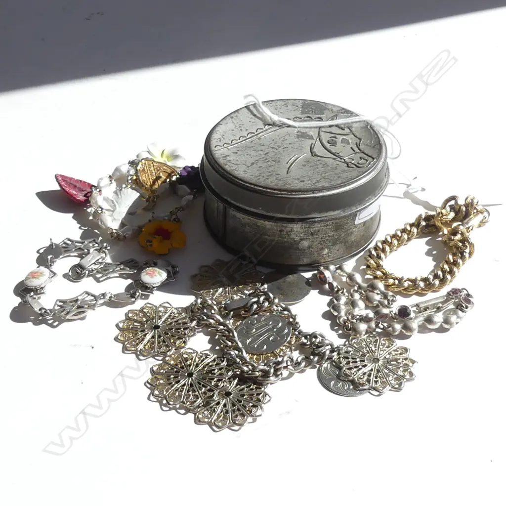 SM HORSE TIN COSTUME JEWELLERY BRACELETS Image 1++