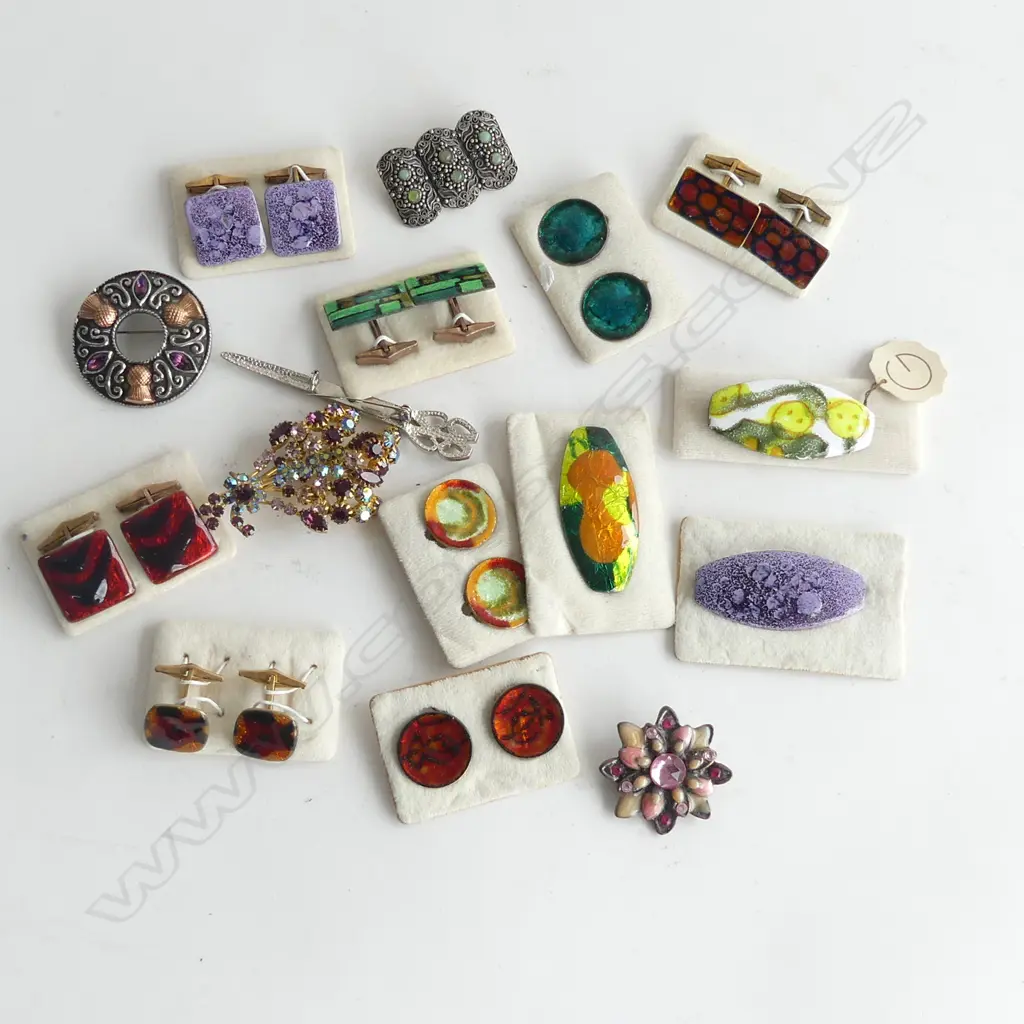 VINTAGE ENAMEL BROOCHES / CUFFLINKS ETC Image 1++