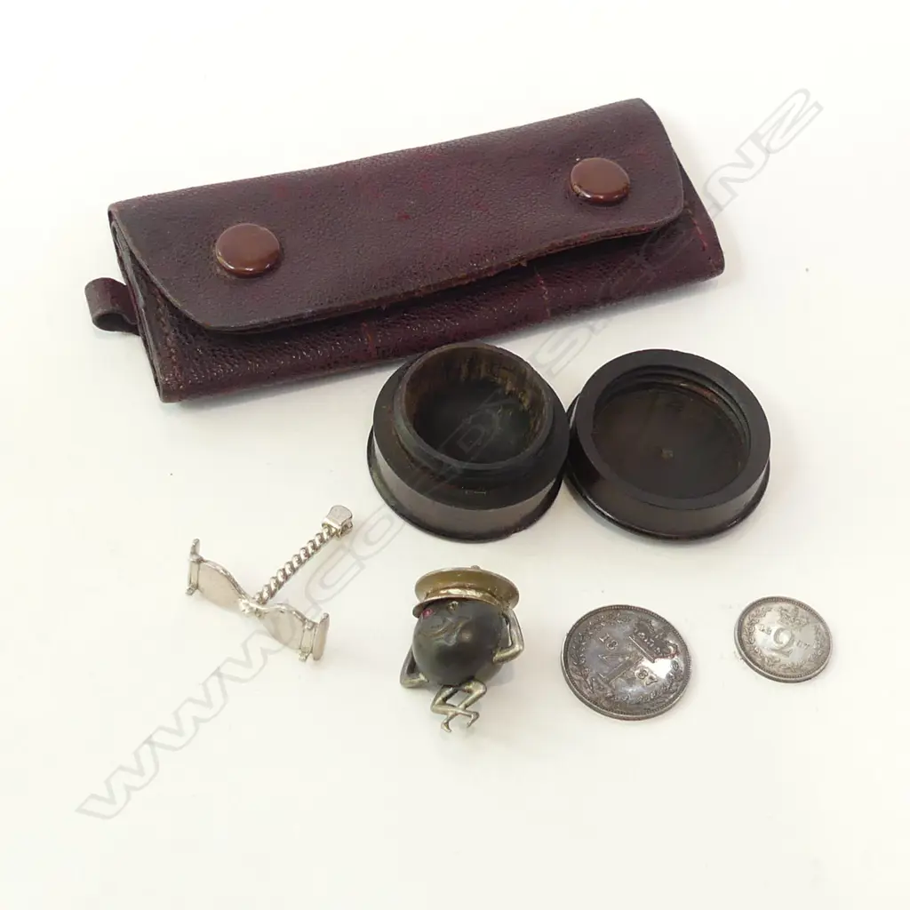 4 COLLECTOR'S PCES; MAUNDY MONEY + 'TOUCH WUD' WWII PENDANT ETC Image 1++