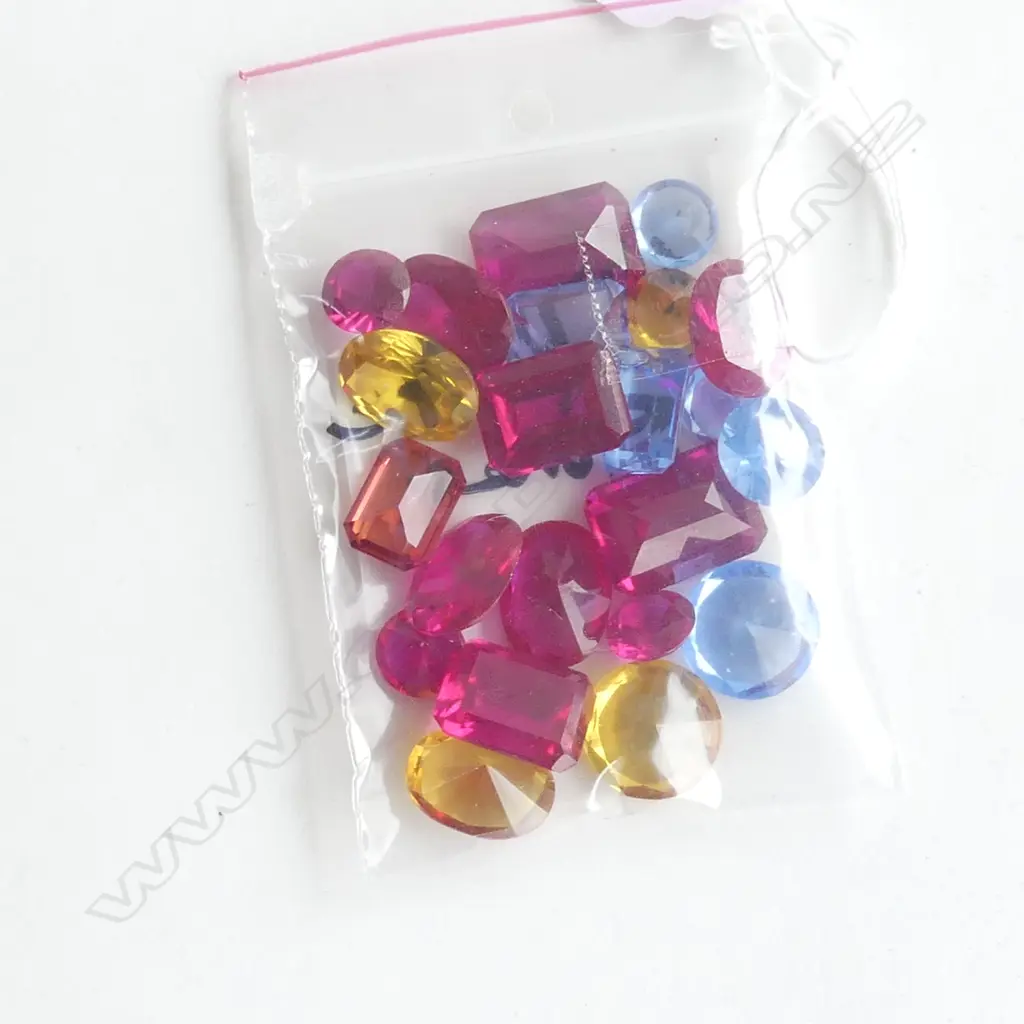 22 SYNTHETIC COLOURED STONES Image 1++