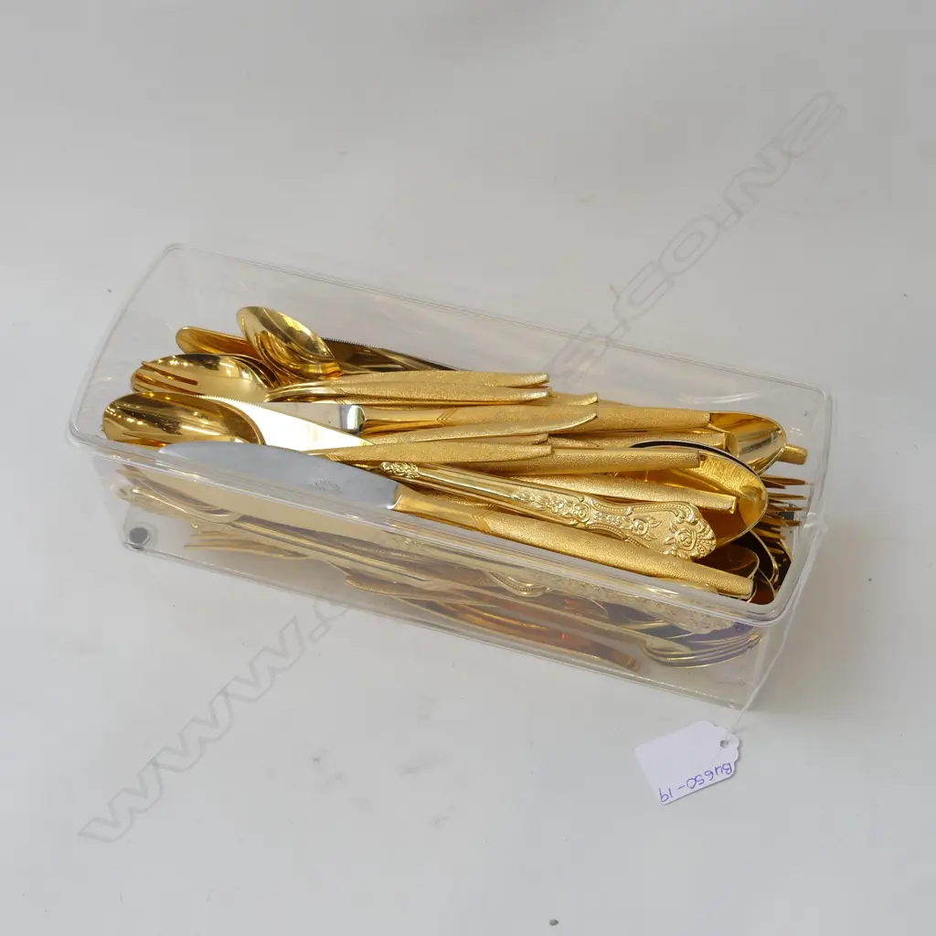 BOX ASST GOLD CUTLERY INCL ROGERS & CO Image 1++