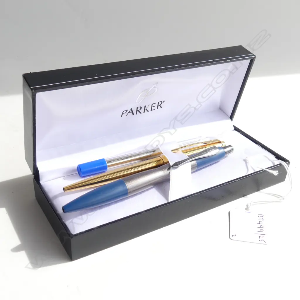 2 CASED PARKER PENS Image 1++