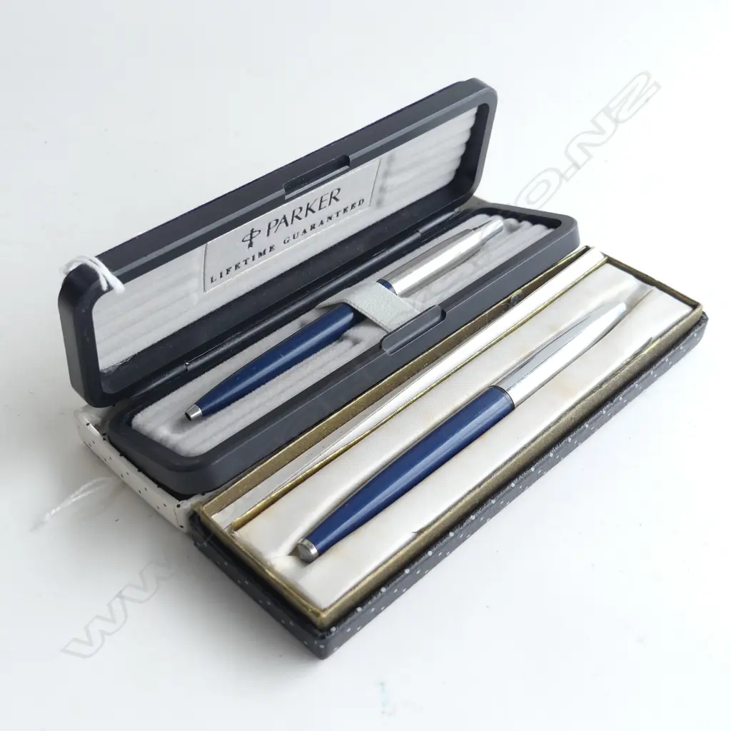 2 CASED PARKER PENS Image 1++