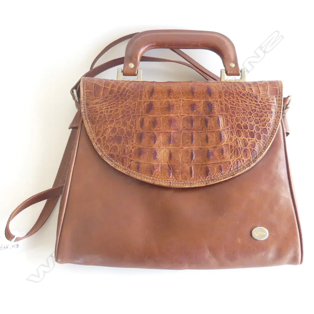 1 LEATHER OROTON HAND BAG WITH CROCODILE DETAIL Image 1++