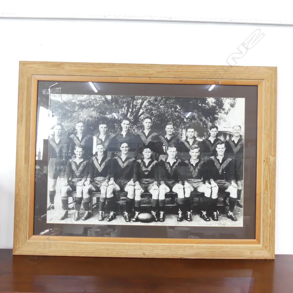 LGE FRAMED RUGBY TEAM PHOTO PRINT 495x750mm Image 1++