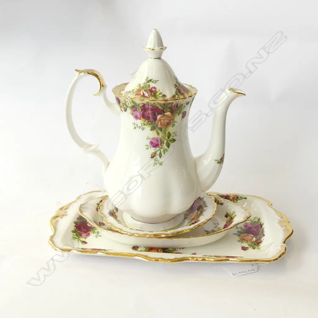 ROYAL ALBERT 'OLD COUNTRY ROSES' COFFEE POT, SANDWICH PLATE + 2 SM SERVING DISHES Image 1++