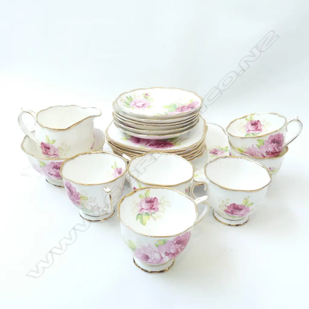 ROYAL ALBERT 'AMERICAN BEAUTY' TEA SET; 6 TRIOS, CAKE PLATE, JUG & BOWL Image 1++