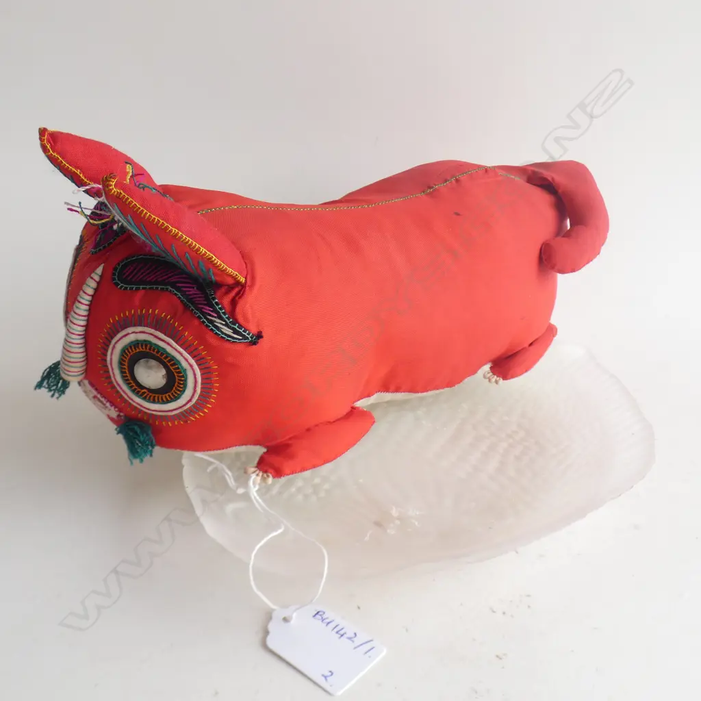 GLASS FISH PLATE + CHINESE CAT PILLOW L.290mm Image 1++