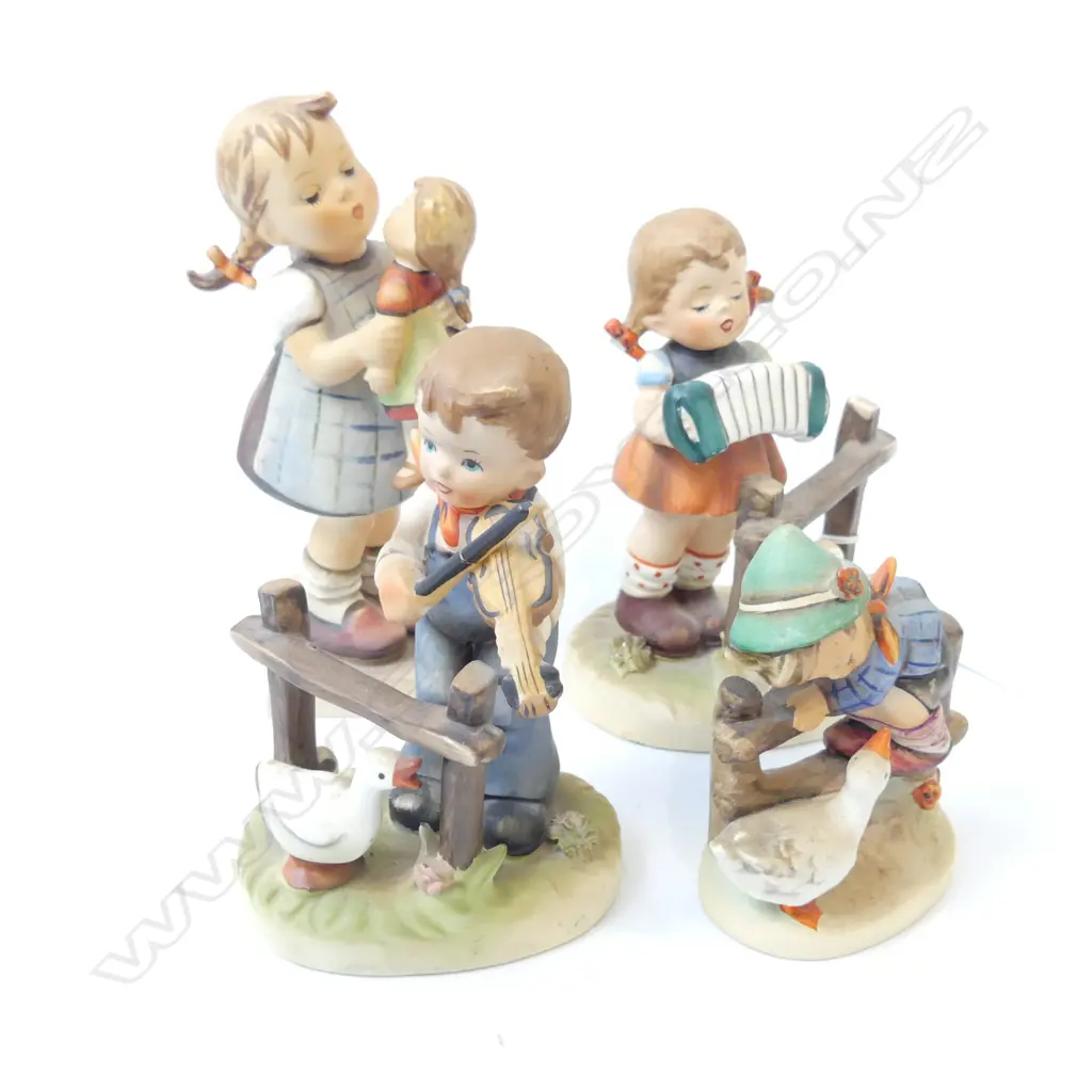 2 HUMMEL (ONE HAS CHIP) + 2 JAPANENSE HUMMEL LIKE FIGURES Image 1++