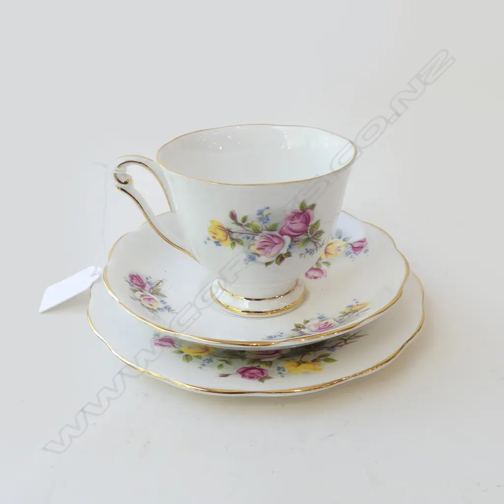 QUEEN ANNE 'COUNTRY GARDEN' TRIO Image 1++