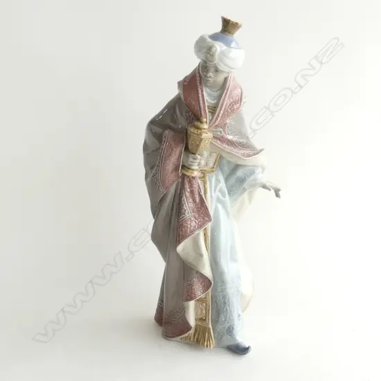 LLADRÓ KING BALTHASAR NATIVITY FIGURINE  H. 370MM HAND A/F