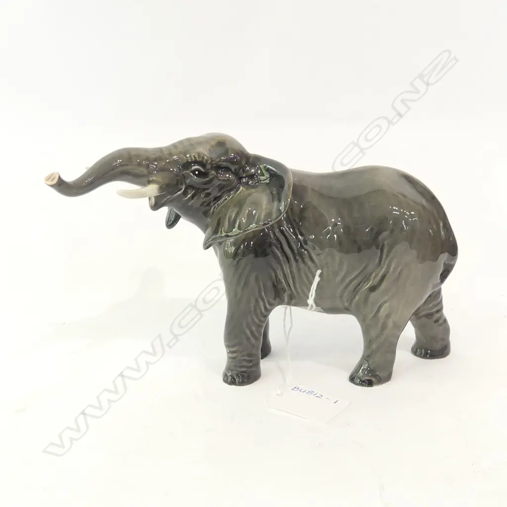 BESWICK ELEPHANT L. 200MM Image 1++