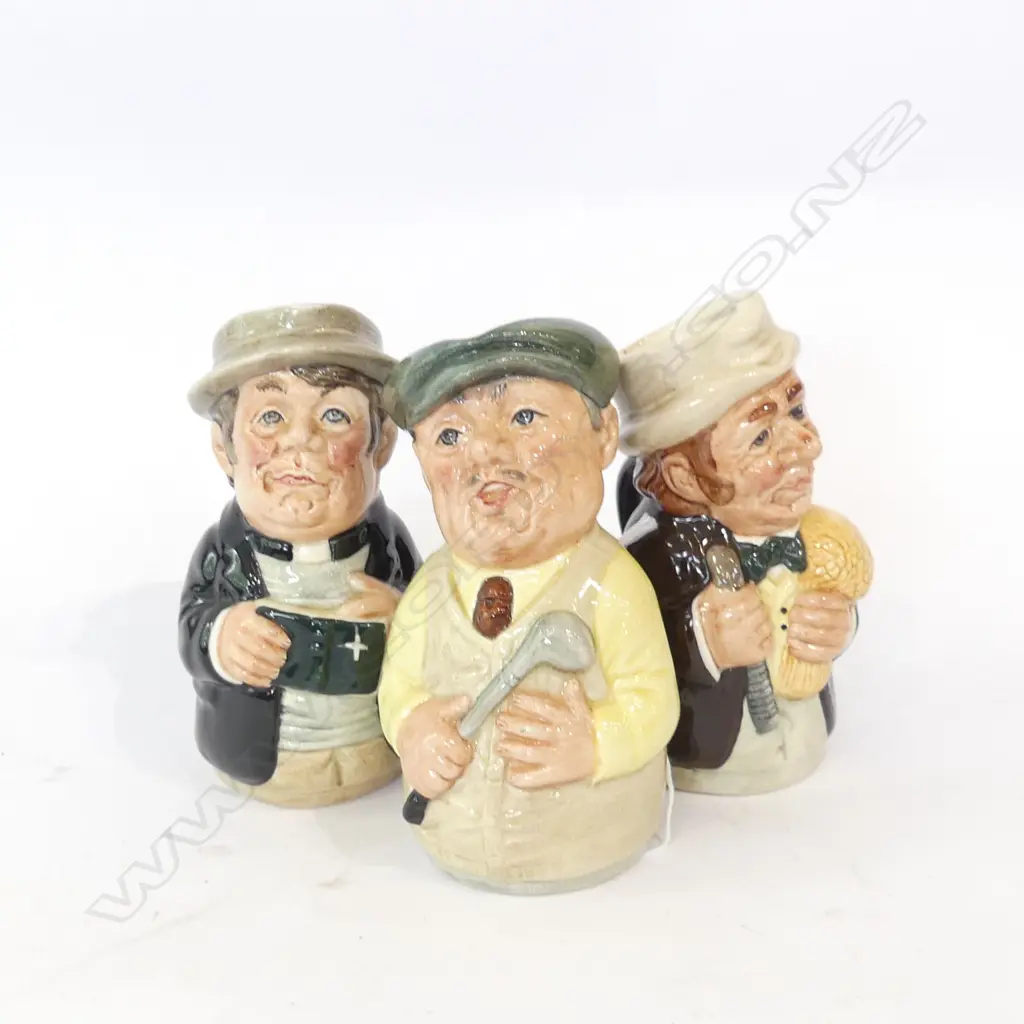 3 SM ROYAL DOULTON CHARACTER JUGS; THE FARMER, THE CLERGYMAN, THE GOLFER H 110MM Image 1++