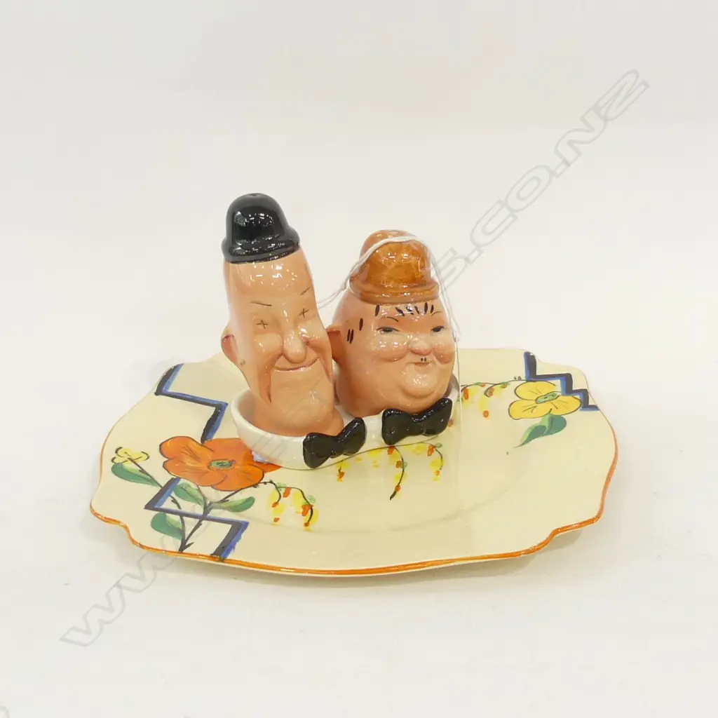 LAUREL & HARDY BESWICK SALT & PEPPER + WILKINSONS PLATE Image 1++