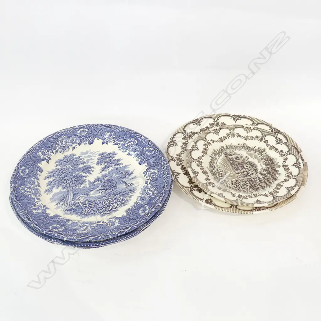 FOUR ASST BLUE & WHITE PLATES (DIA 250MM) + 2 BROWN & WHITE PLATES Image 1++