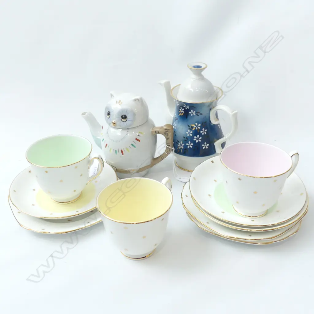 4 DUCHESS STAR PATTERN RAINBOW TRIOS +  OWL TEAPOT (H 130MM) + SM COFFEE POT Image 1++
